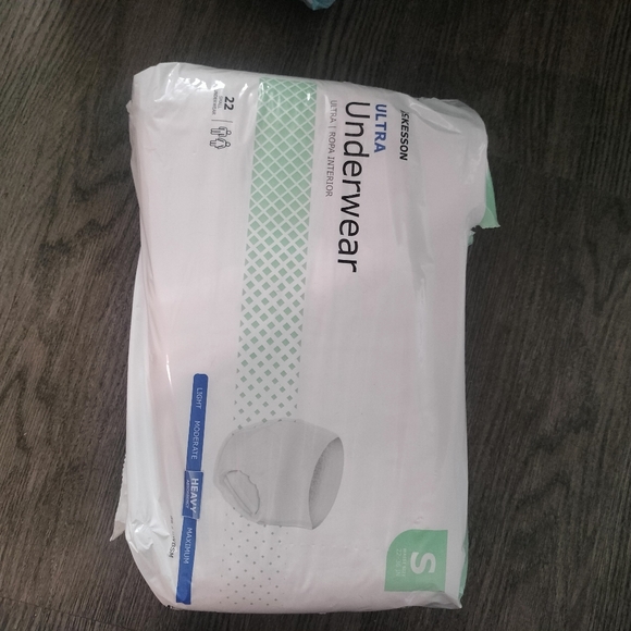 Pee pads and adult diapers - Picture 4 of 5